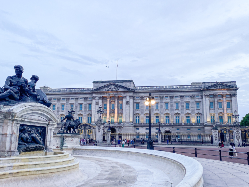 buckingham palace is a short walk from victoria station