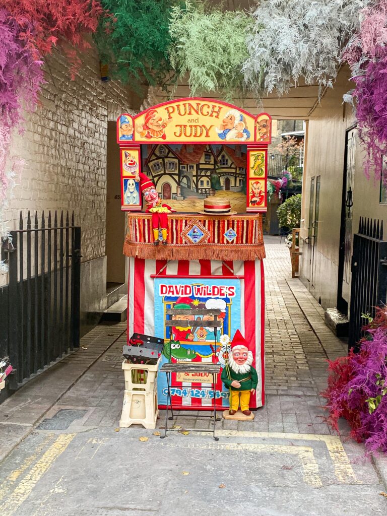 Punch and Judy hidden in Belgravia