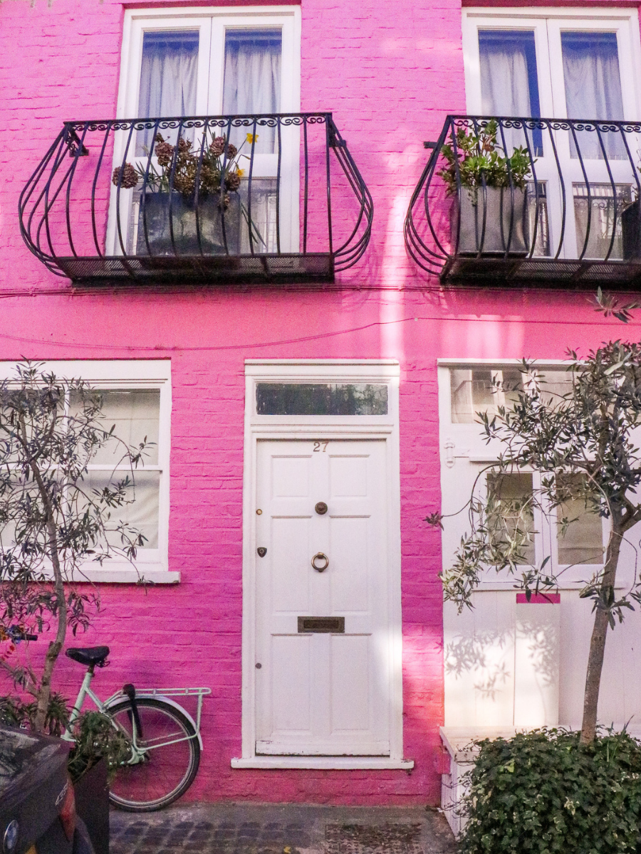 St Lukes mews is one of the notting hill rom-com locations