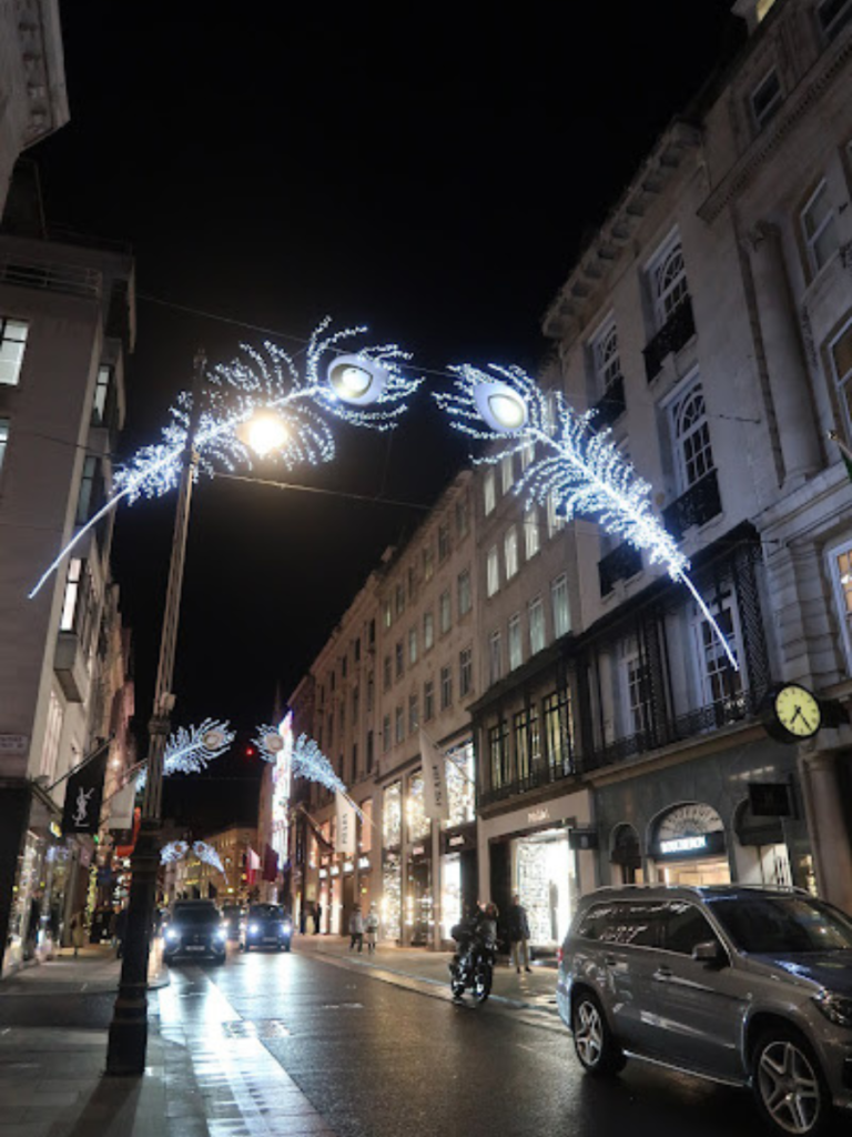 2022 sees a wave goodbye to Bond Street's peacock lights