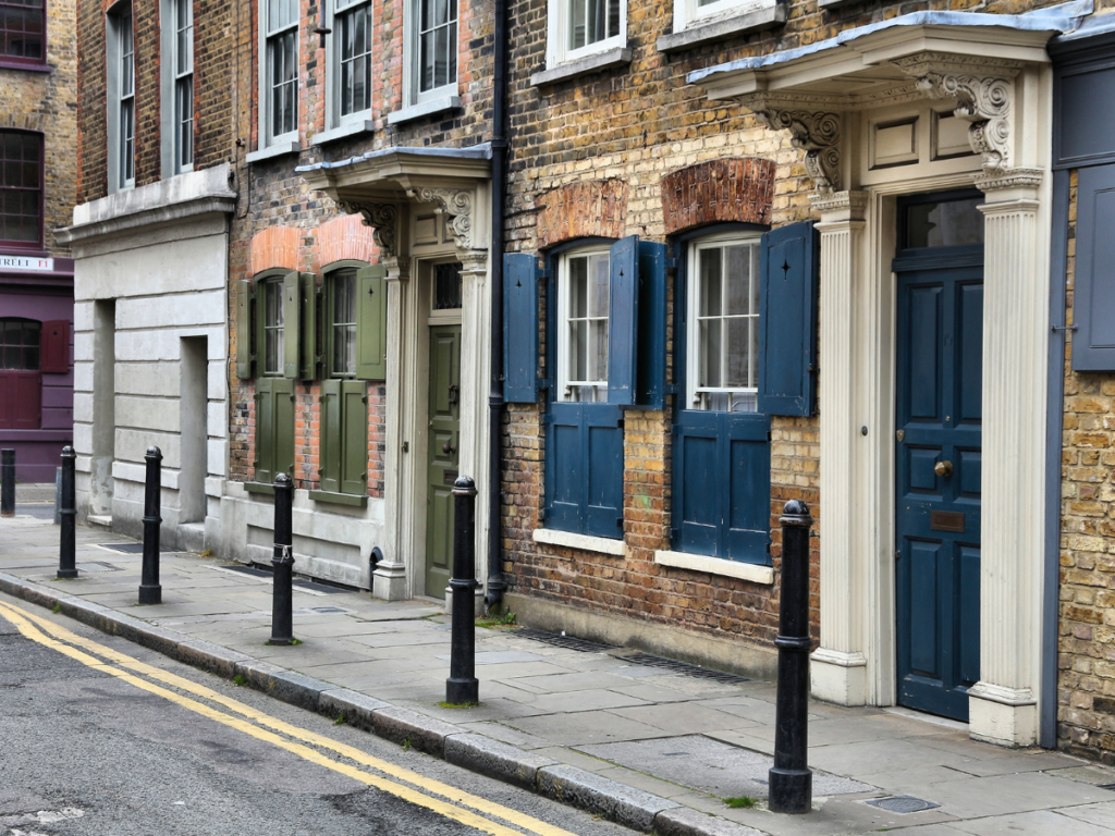 visit Shoreditch in the afternoon like taylor swift