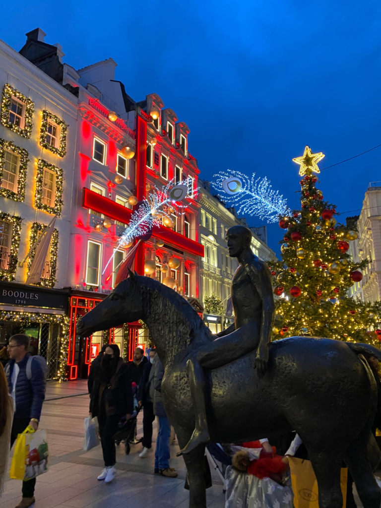 Bond Street's Christmas tree outside Ralph's and Cartier