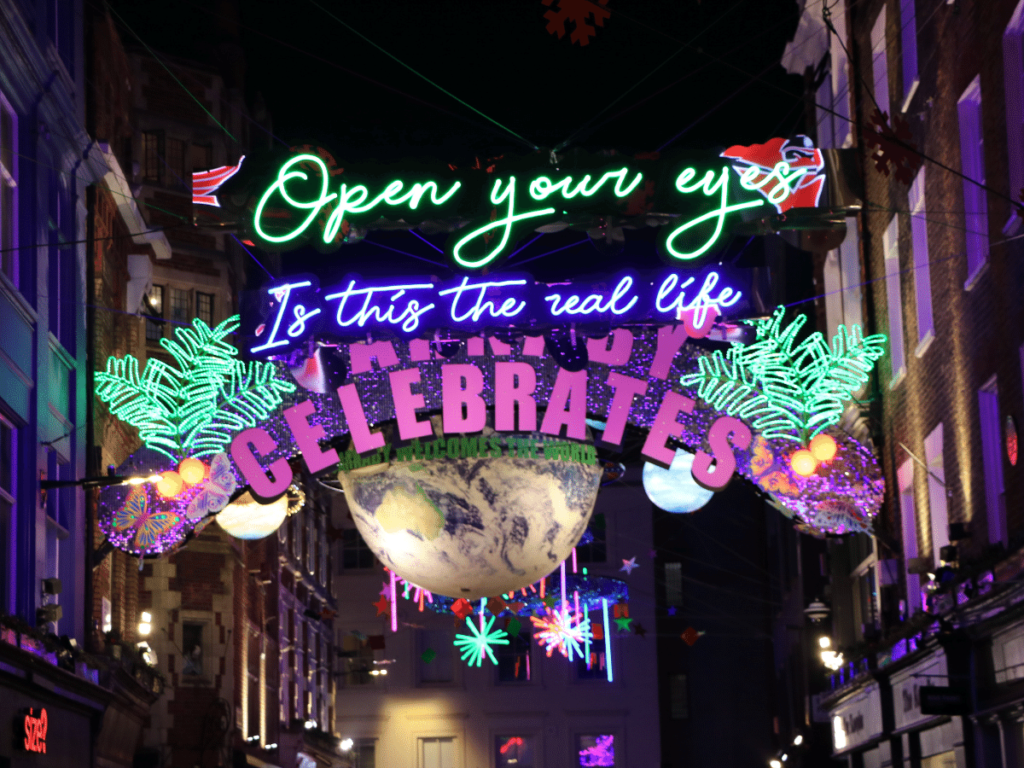 https://thelondoneatslist.com/wp-content/uploads/2022/11/carnaby-street-christmas-lights-2022-1024x768.png