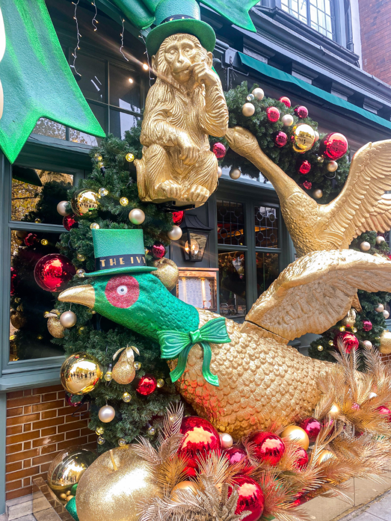The Ivy in Chelsea Garden always goes all out for it's christmas decorations. This year with a golden partridge and monkey