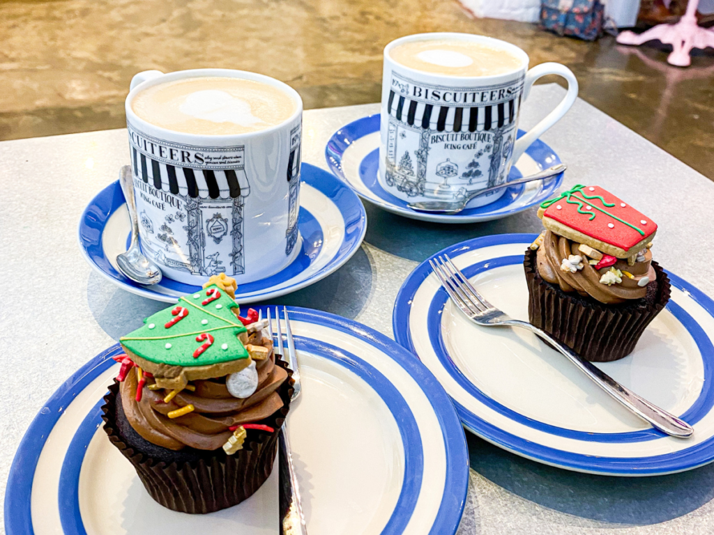 Christmas cupcakes at Biscuiteers