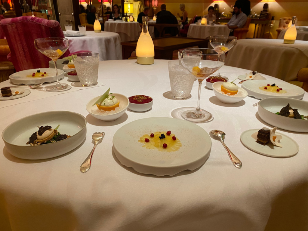 the grand dessert of six dishes
