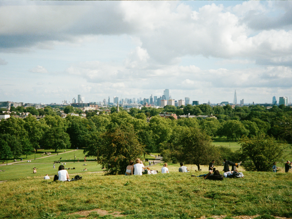 The opening scenes to Bridget Jones the edge of reason take place in Primrose Hill Park